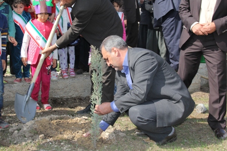افتتاح فضای سبز بیمارستان شهدا شهرستان سرپل ذهاب بمناسبت روز درختکاری 1