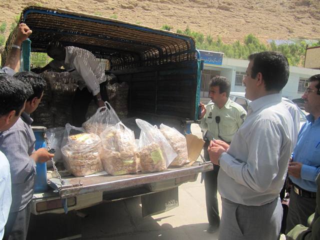 معدوم سازی مواد غذایی غیر بهداشتی و فاسد در شهرستان سرپل ذهاب 5