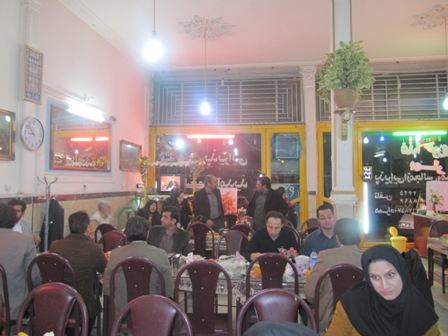 همنشینی صمیمی فعالان جامعه پزشکی در ضیافت شام به میزبانی شبکه بهداشت و درمان شهرستان سرپل ذهاب 7